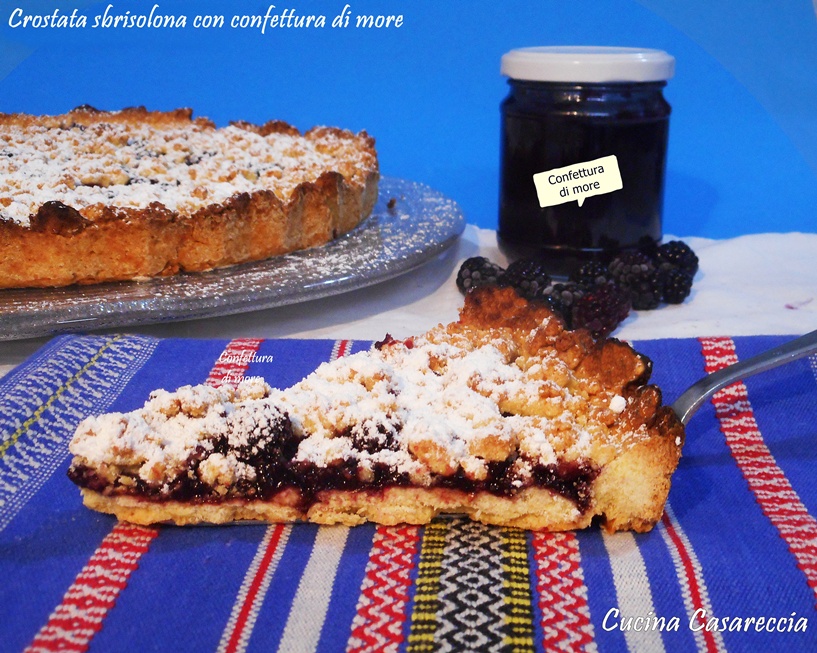 Crostata sbrisolona con confettura di more